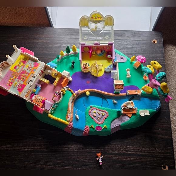 Vintage 1996 Polly Pocket Magical Movin’ Pollyville - Picture 2 of 8